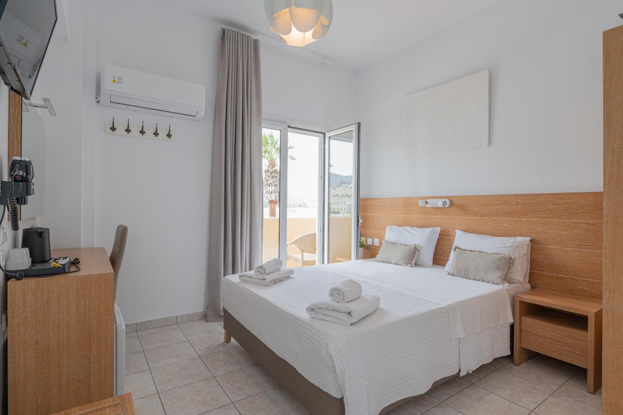 Theano Hotel Poros Town Exterior photo