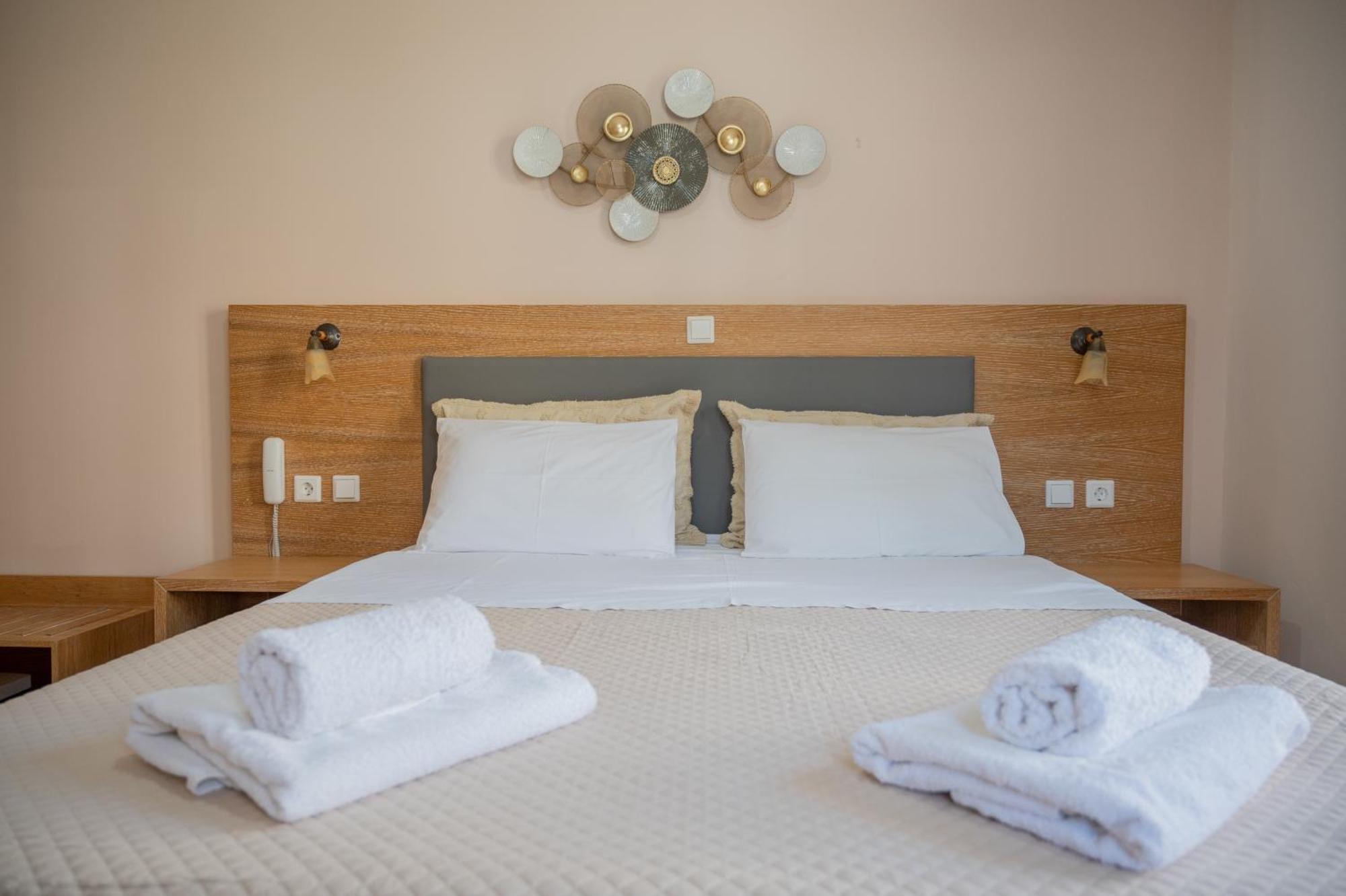 Theano Hotel Poros Town Exterior photo